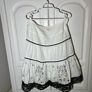 Sunny Leigh MIDI Skirt White-lined, with embroidered and lace details,‎ Size 10